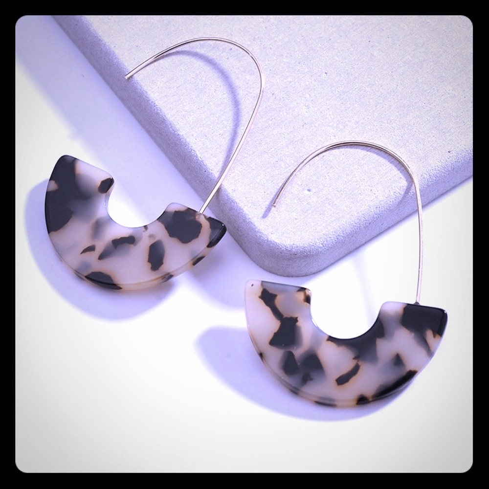 ⚜️ Gorgeous & Elegant Tortoise Hoop earrings ⚜️
